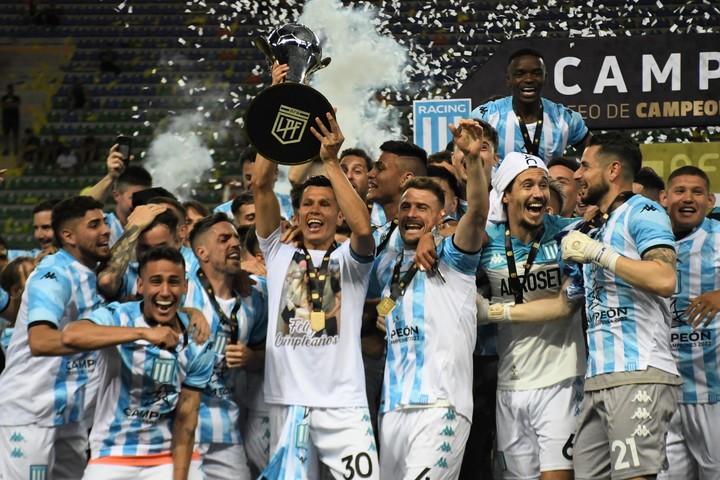 El Trofeo de Campeones que Racing le ganó a Boca. 