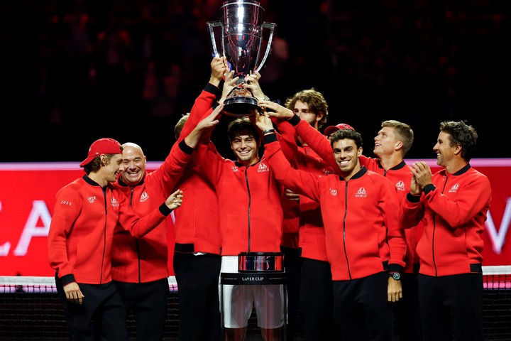 Cerúndolo, campeón en la Laver Cup 2025. EFE/EPA/JOHN G. MABANGLO