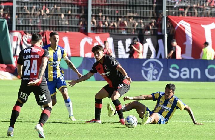 Las últimas victorias del clásico rosarino fueron para Central. (Foto Sebastián Granata).