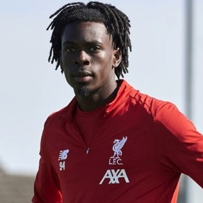 El curioso pedido de un ex Liverpool: busca club y publicó su CV en LinkedIn