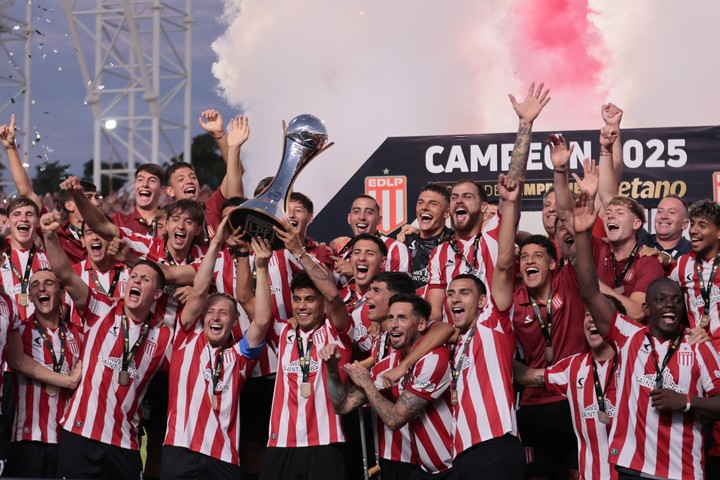 El Trofeo de Campeones. (foto: EFE)