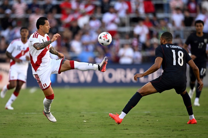 Lapadula, autor del único gol peruano.