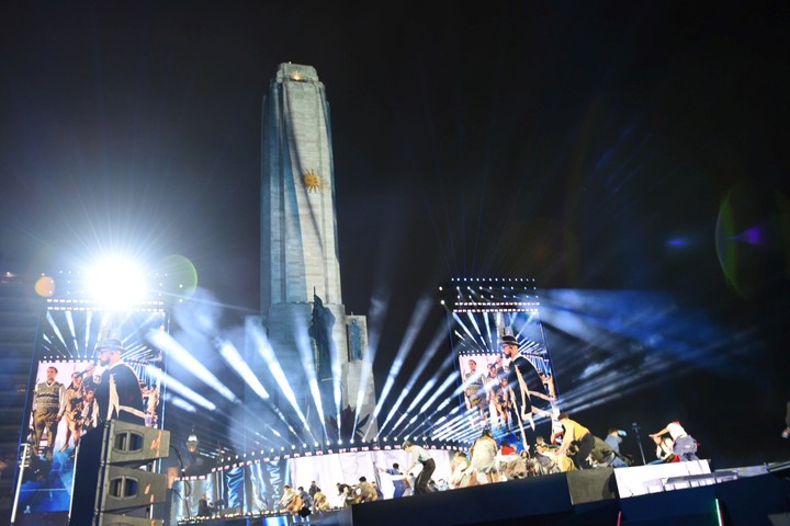 Así lució el Monumento a la Bandera en pleno show.
(Prensa Juegos Suramericanos).