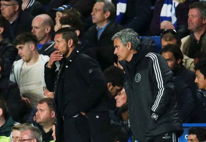 Simeone y Mourinho en el Chelsea - Atlético de Madrid. 