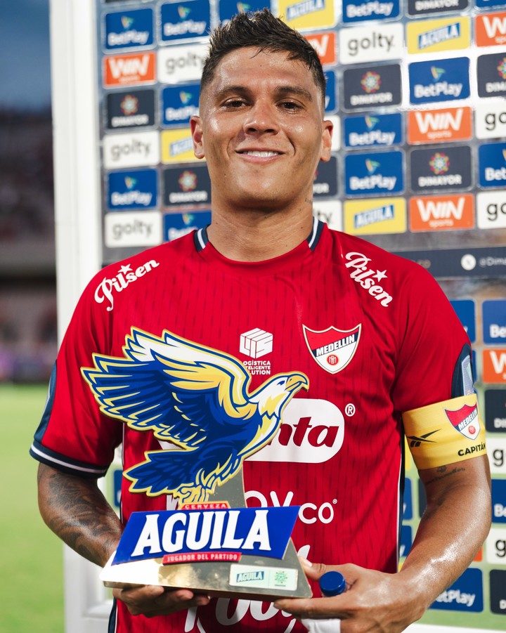 Juanfer volvió a pegarle a Coudet.