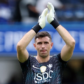 Dibu Martínez tras su debut en Chelsea: "Vine a ganar la Premier League"