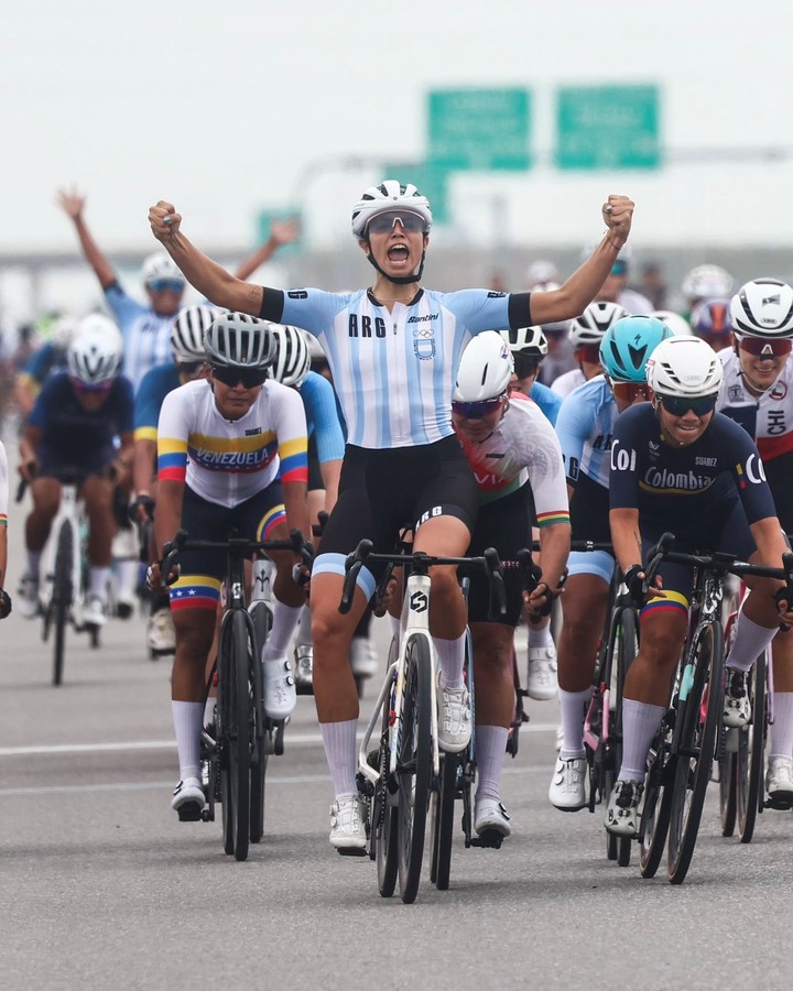 Julieta Benedetti ganó el oro en ciclismo de ruta. (@PanamSports)