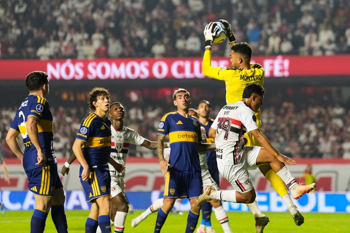 Álvaro Montero, una muralla en el Morumbí (AP).
