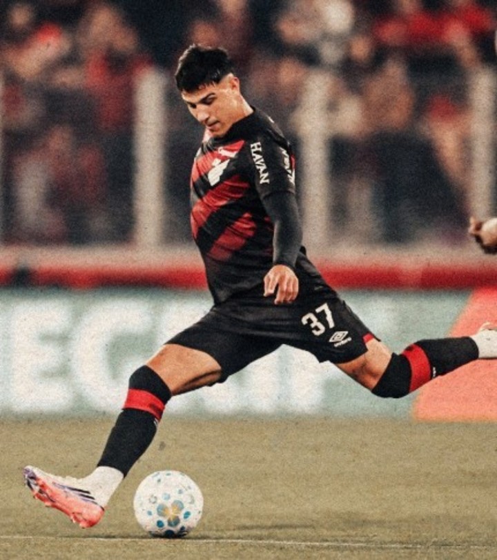 El lateral puso el 1-0 (Foto: Prensa Athletico Paranaense).