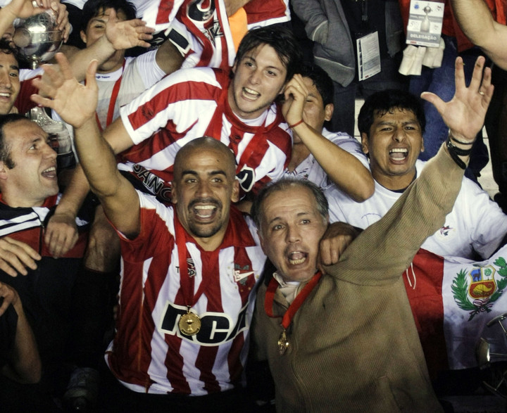 Sabella y Verón, campeones de la Libertadores en 2009. (Reuters)
