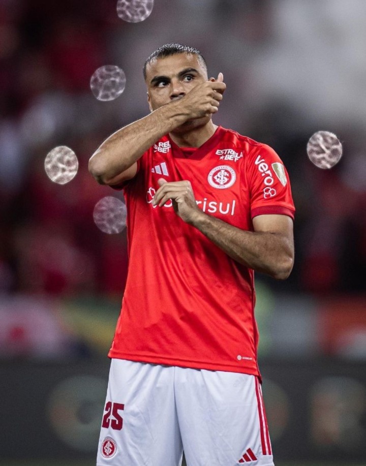 Gabriel Mercado en la eliminación con Gremio.
