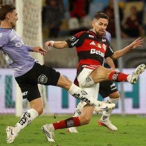 Atención Estudiantes: hasta los jugadores de Flamengo critican el campo de juego del Maracaná y dicen preferir jugar en césped sintético