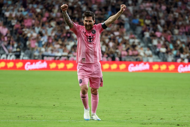 Leo estará solo para el último amistoso, su despedida (AP Photo/David Santiago).