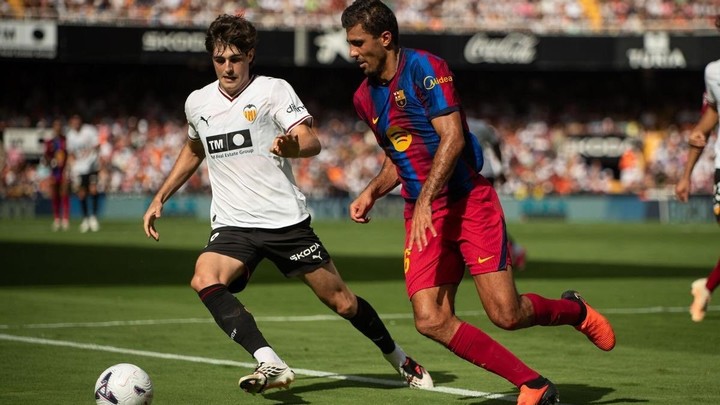 Rodri y Gayá en el partido del Barcelona ante Valencia.