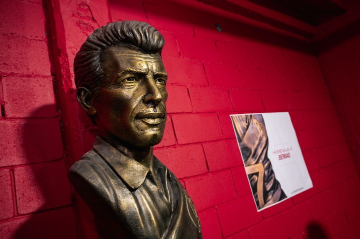 El busto de Bernao en el estadio. (Foto: Prensa Independiente)