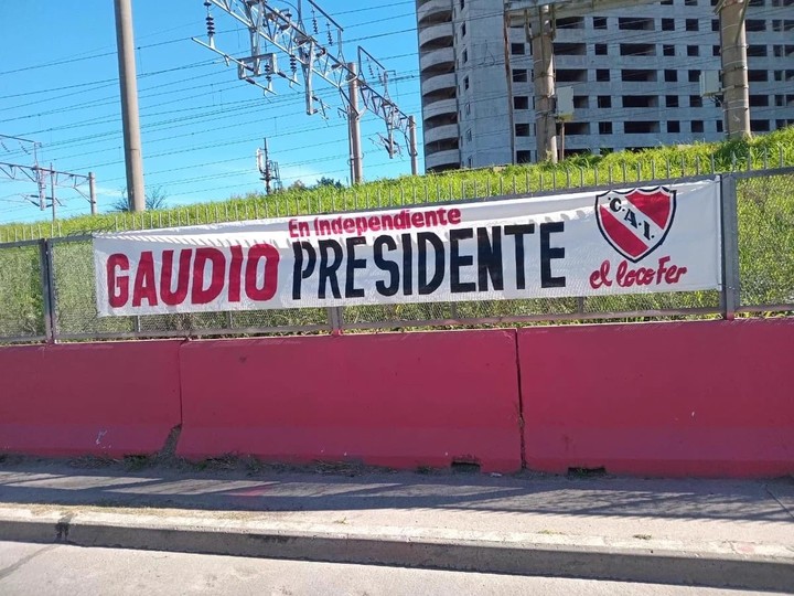 Un pasacalle a favor de Gaudio en Independiente.