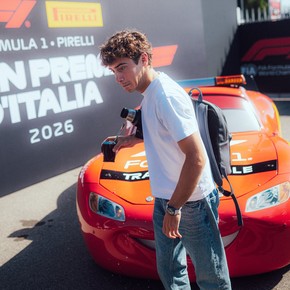 El divertido blooper de Franco Colapinto con el Rayo McQueen en su llegada a Monza