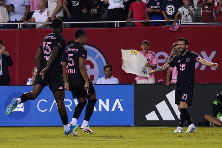 Messi asistió a Casemiro en el empate (EFE/ Kenneth Fernández).