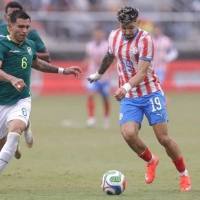 Antes de jugar contra la Selección, un flojo Bolivia perdió con la Paraguay de Alfaro