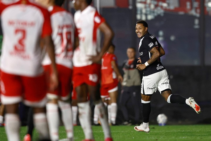 Vasco da Gama le ganó 2-0 a Independiente Santa Fe (EFE).