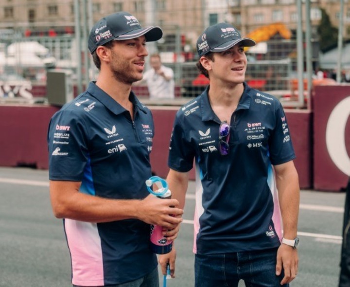 Pierre Gasly y Franco Colapinto, buena onda en Bakú.