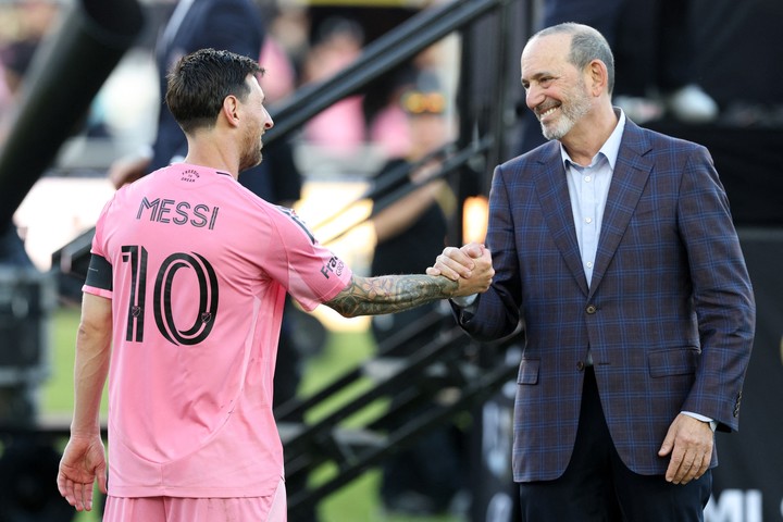 Messi y Don Garber en 2025. (REUTERS)