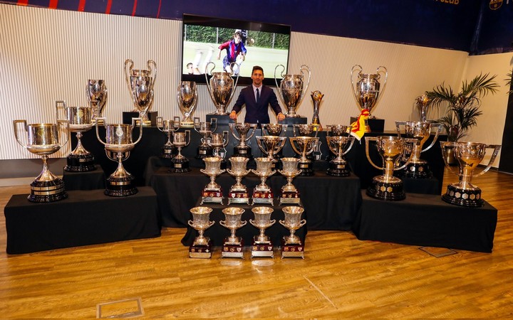 Messi con todos los trofeos del Barcelona