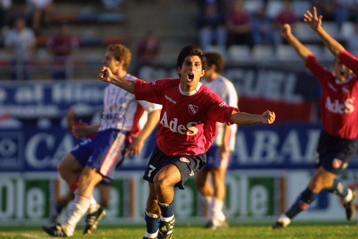 Livio festeja un gol en la Primera del Rojo. 