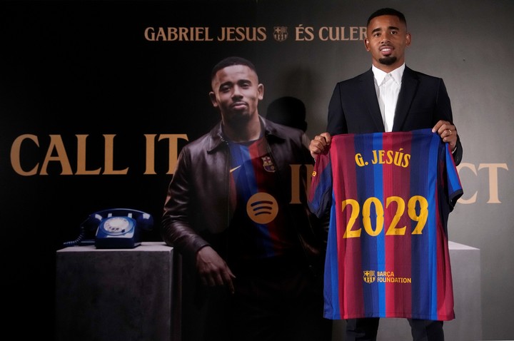 Presentación de Gabriel Jesús en el Barcelona. EFE/ Enric Fontcuberta