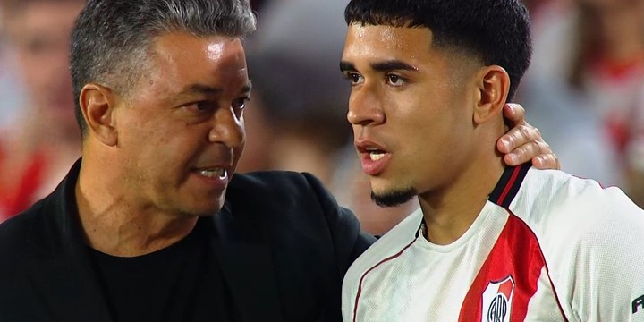 Gallardo con Kendry Páez, en River.
(TNT Sports)
