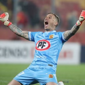 El arquero argentino de 46 años que está a un partido de hacer historia en Chile