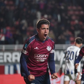 Con un Farías intratable, San Lorenzo aprovechó la ventaja numérica y le ganó bien a Talleres