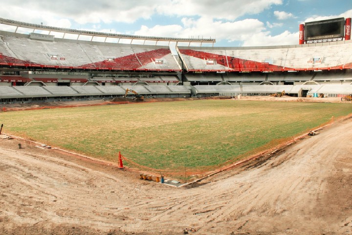 La renovación del campo de juego, la obra inicial del nuevo Monumental (Prensa River).