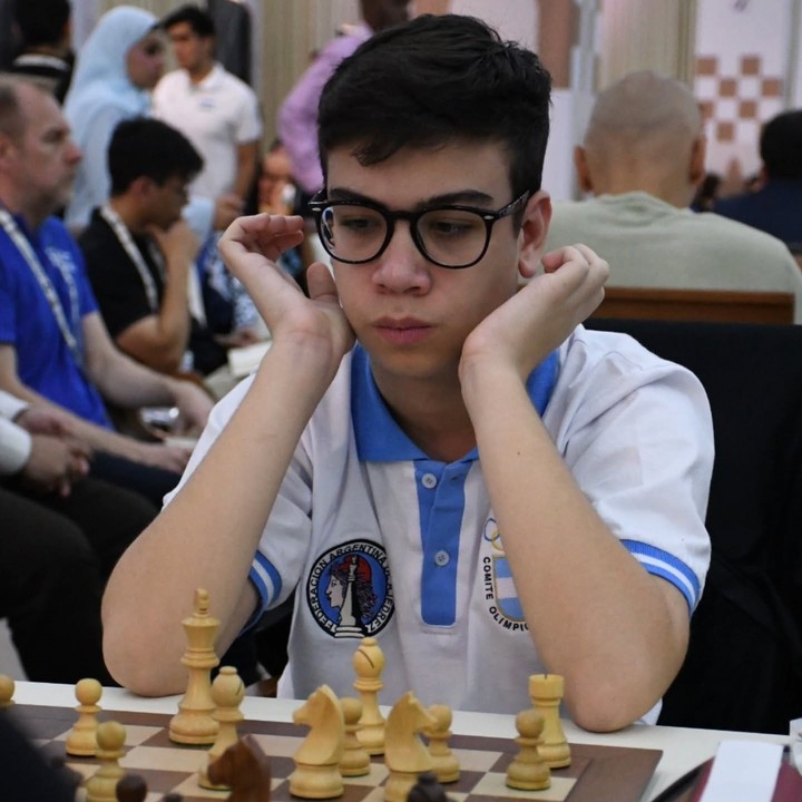 Faustino Oro, concentrado en la Olimpiada (Federación Argentina de Ajedrez).