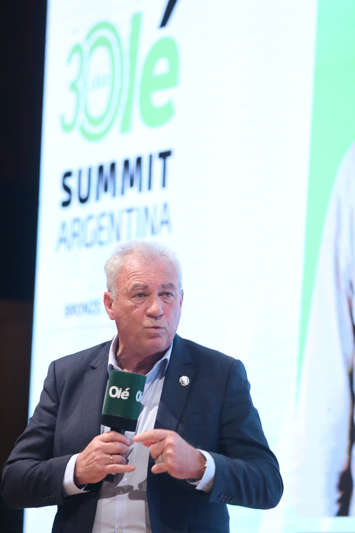 Pumpido durante su ponencia (Foto: Carlos Roberto Bairo).