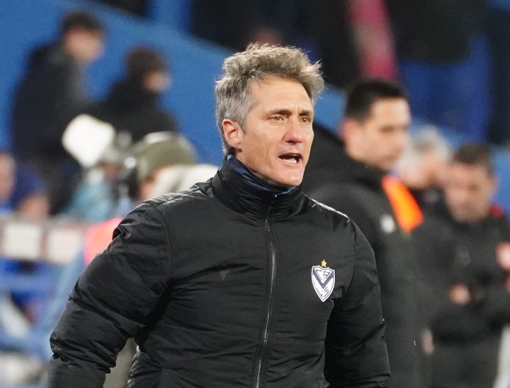 Vélez quiere seguir en la zona alta.