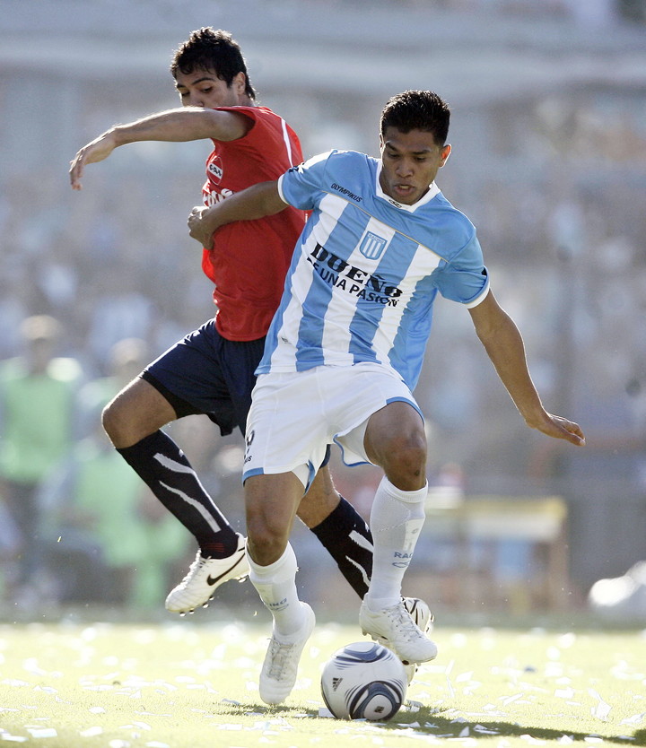 Teófilo Gutiérrez en un clásico con Racing ante Independiente.