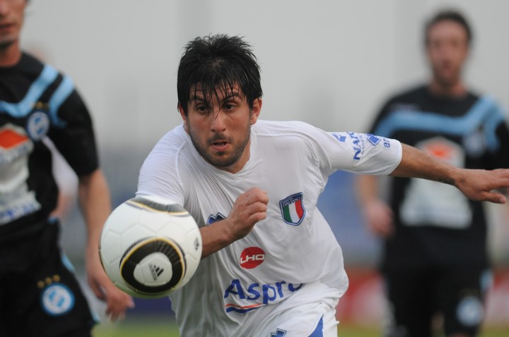 ID:3129845 28-08-2010 Sportivo Italiano vs  Villa San Carlos // Foto Guillermo Rodriguez Adami  -  Livio Prieto de Italiano