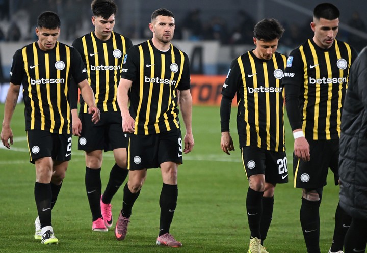 Racing no levanta cabeza. Foto: FOTOBAIRES