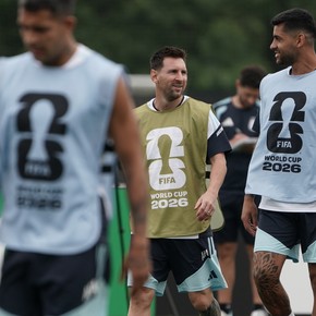 Cuti Romero y la despedida de Lionel Messi: de destacarlo como persona a pedir el Balón de Oro para él