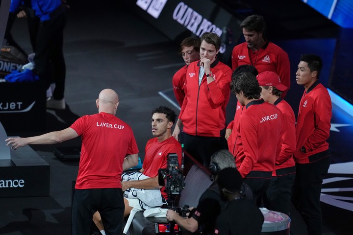 Cerúndolo bajo las órdenes de Agassi (AP Photo).