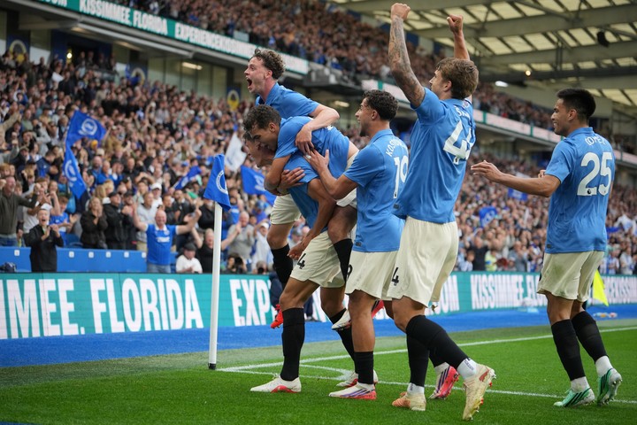 Brighton se impuso ante Arsenal. (AP)