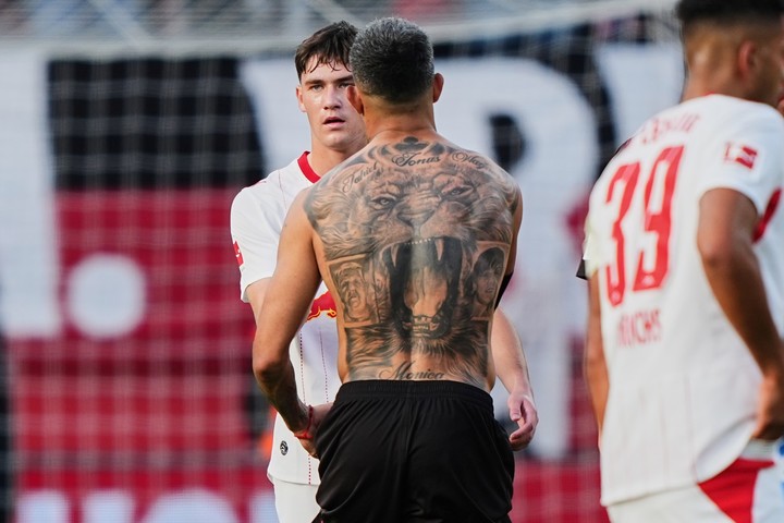 El tatuaje de Facundo Medina pudo haber amedrentado a Demichelis y cía. (AP).