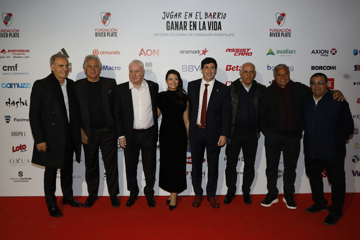 Oscar Ruggeri, Ubaldo Fillol, Beto Alonso, Antonio Alzamendi y Héctor Enrique., presentes en la cena de la Fundación River. Foto: Julio César Ruiz.
