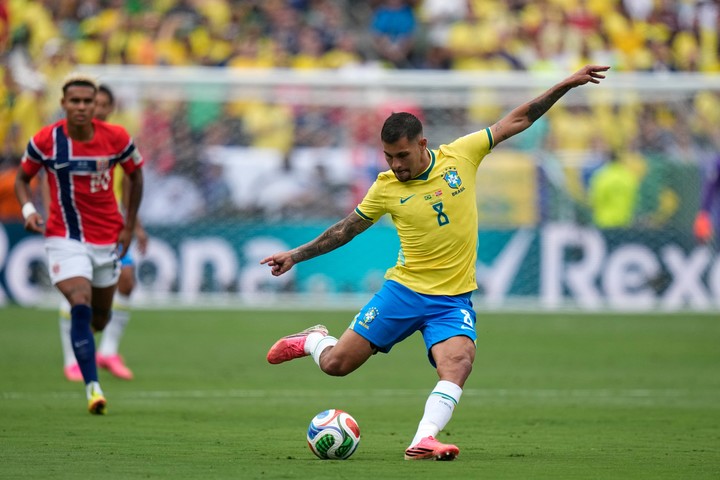Bruno Guimaraes falló un penal clave cuando el partido todavía estaba 0-0. (AP Photo/Frank Franklin II)