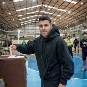Marcos Acuña fue a votar en las elecciones de Ferro