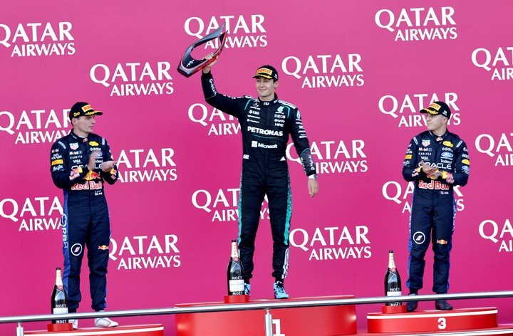 Todo el podio de Bakú (Verstappen, Russell y Hadjar) bancó a Colapinto.
