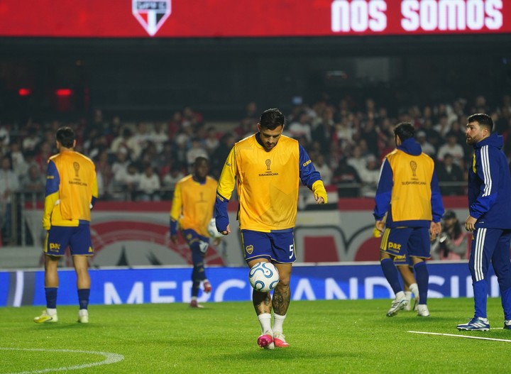 Con Paredes a la cabeza, los movimientos precompetitivos de Boca (Foto Marcelo Carroll - CLARIN).