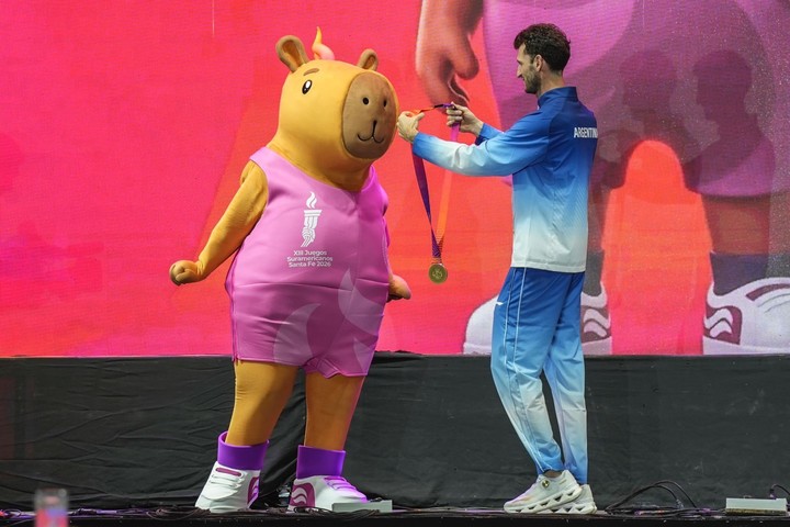 Capi, la mascota de los Juegos, recibió la medalla de oro tras ser una de las grandes atracciones para chicos y grandes.
(Prensa Juegos Suramericanos).