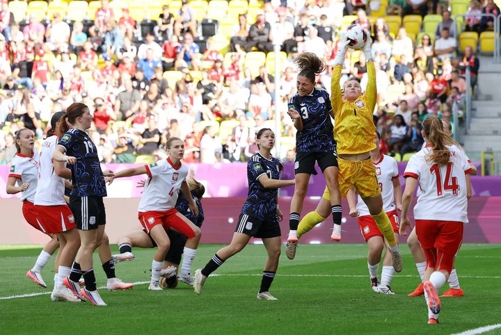 La Selección Argentina en el partido ante Polonia. (REUTER)